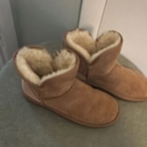 Cozy Tan Shearling Women's Boots